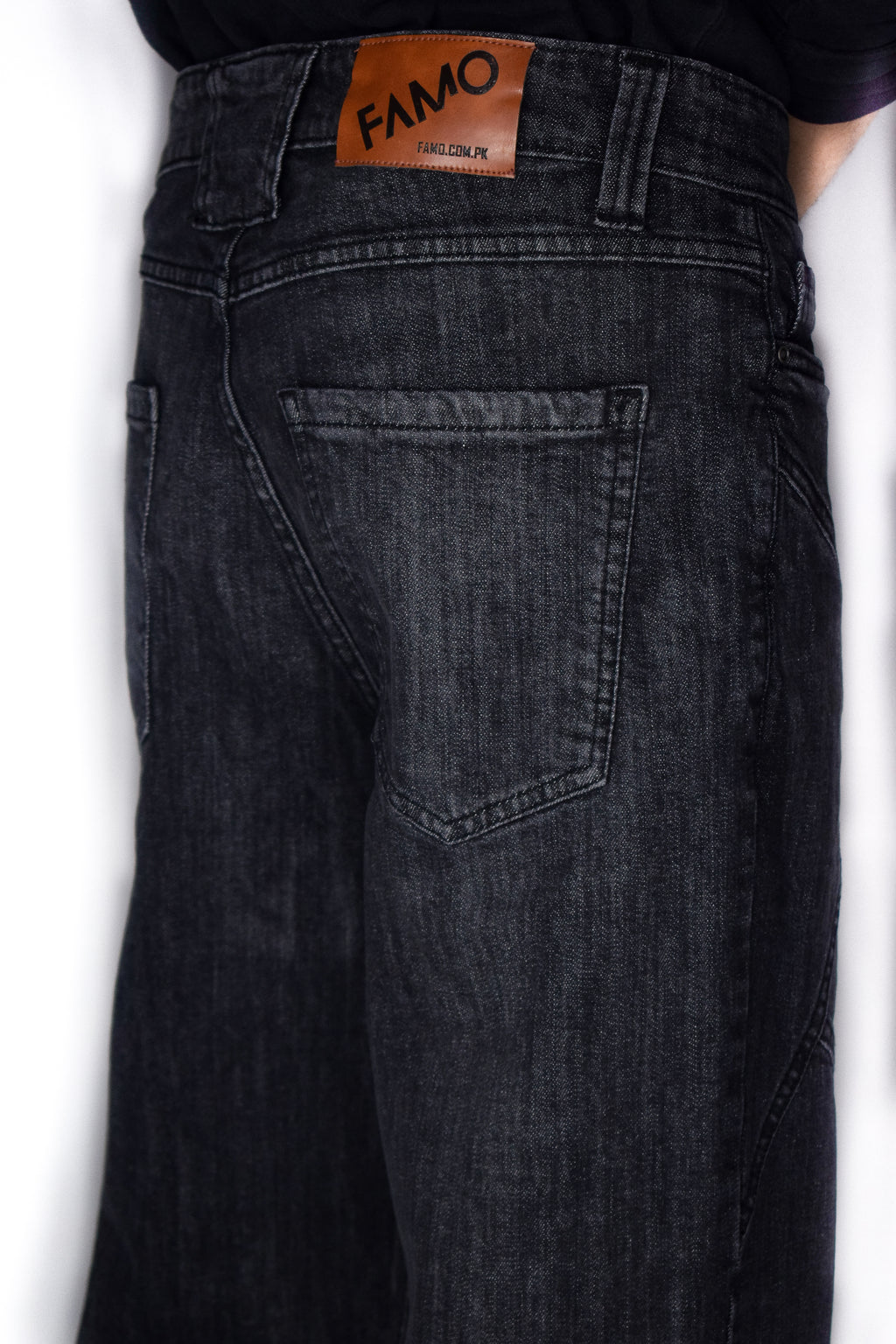 CROSS TRAIL DENIM JEANS [BLACK]