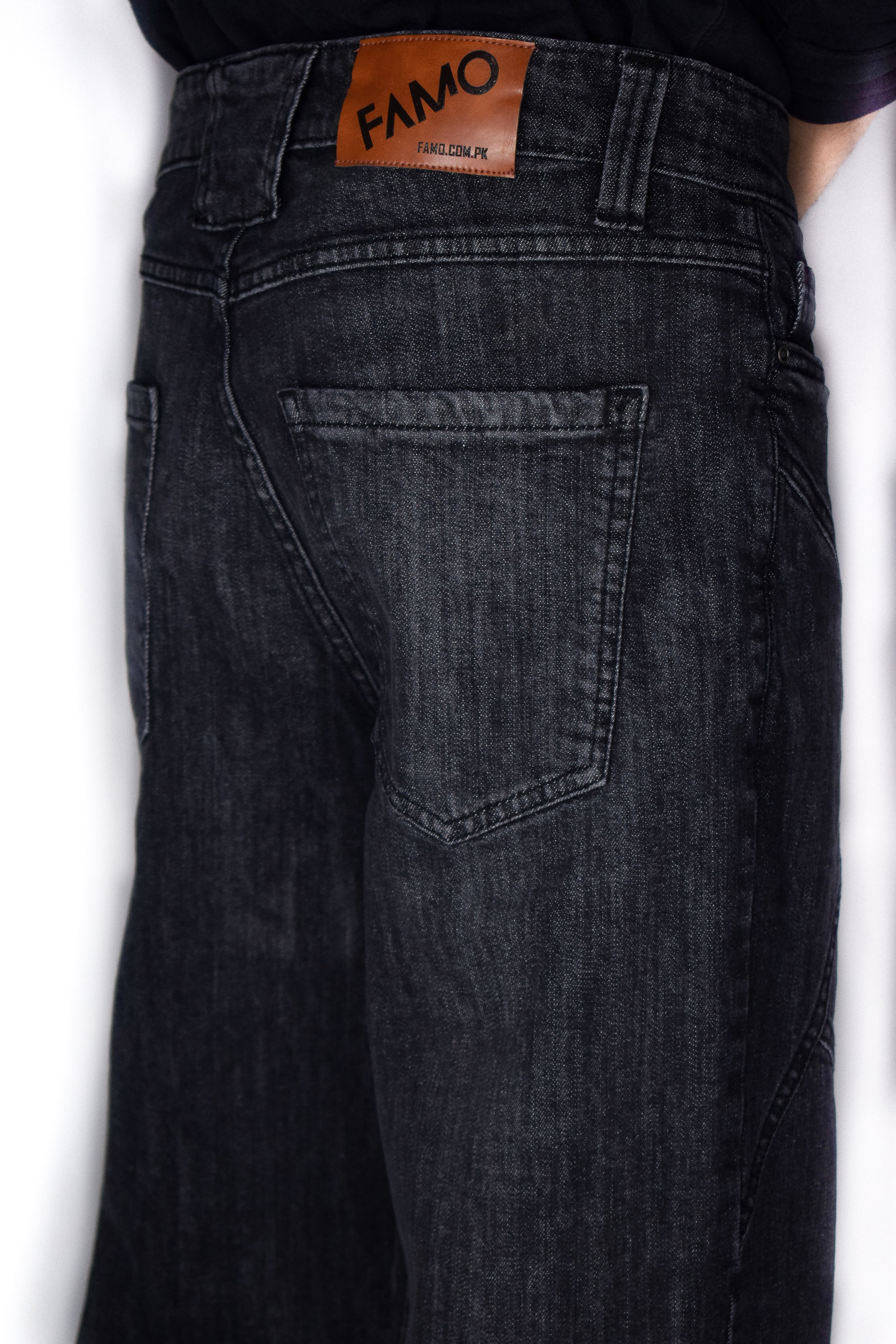 CROSS TRAIL DENIM JEANS [BLACK]