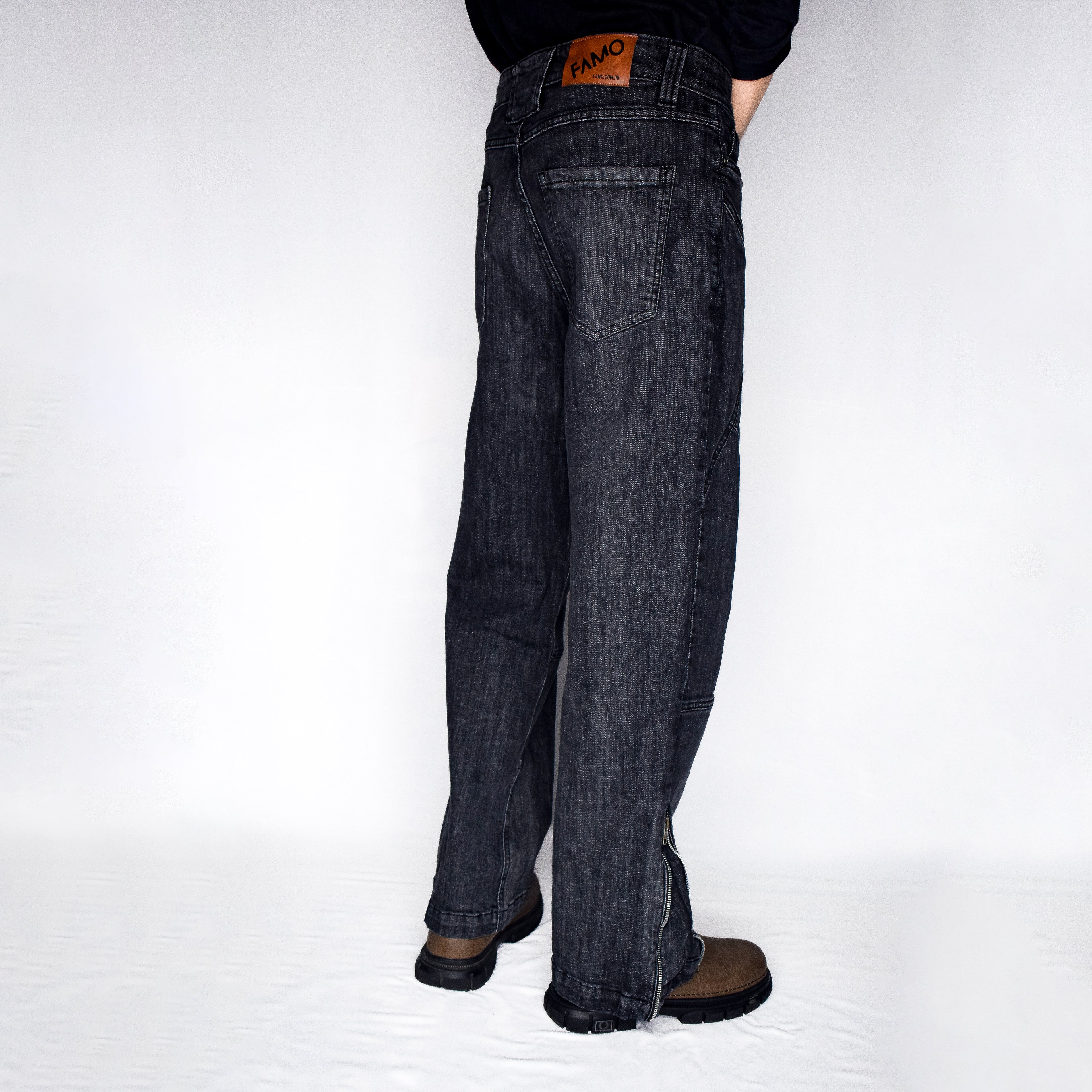 CROSS TRAIL DENIM JEANS [BLACK]