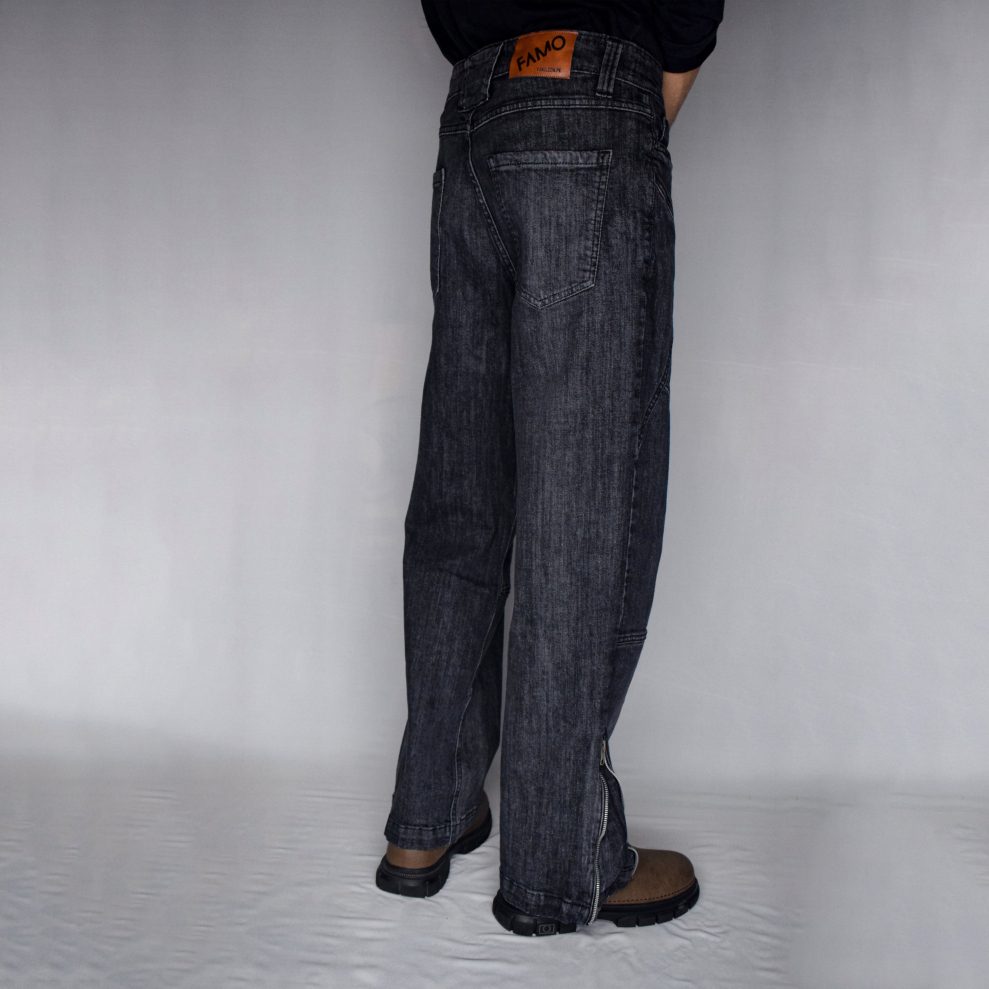 CROSS TRAIL DENIM JEANS [BLACK]