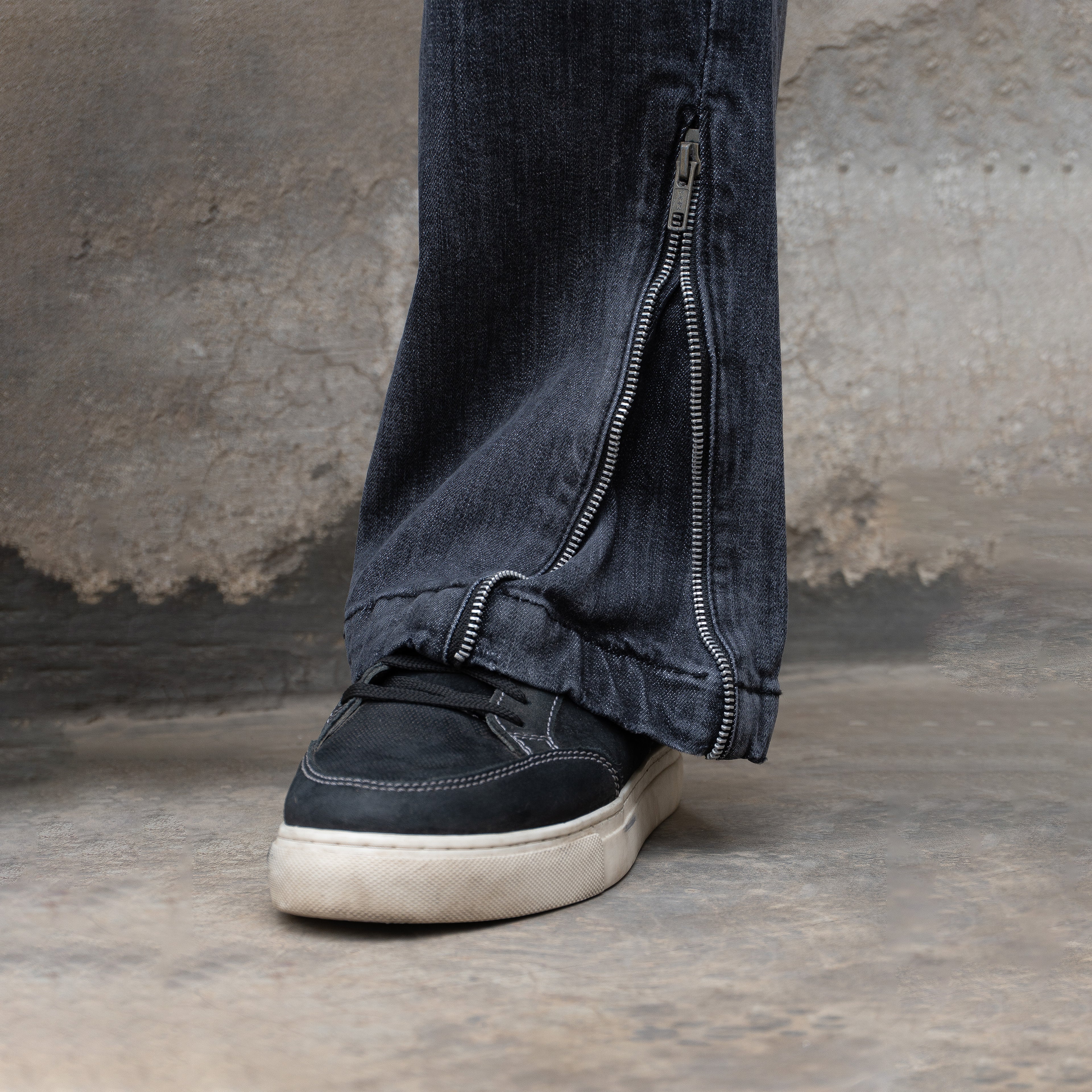 CROSS TRAIL DENIM JEANS [BLACK]