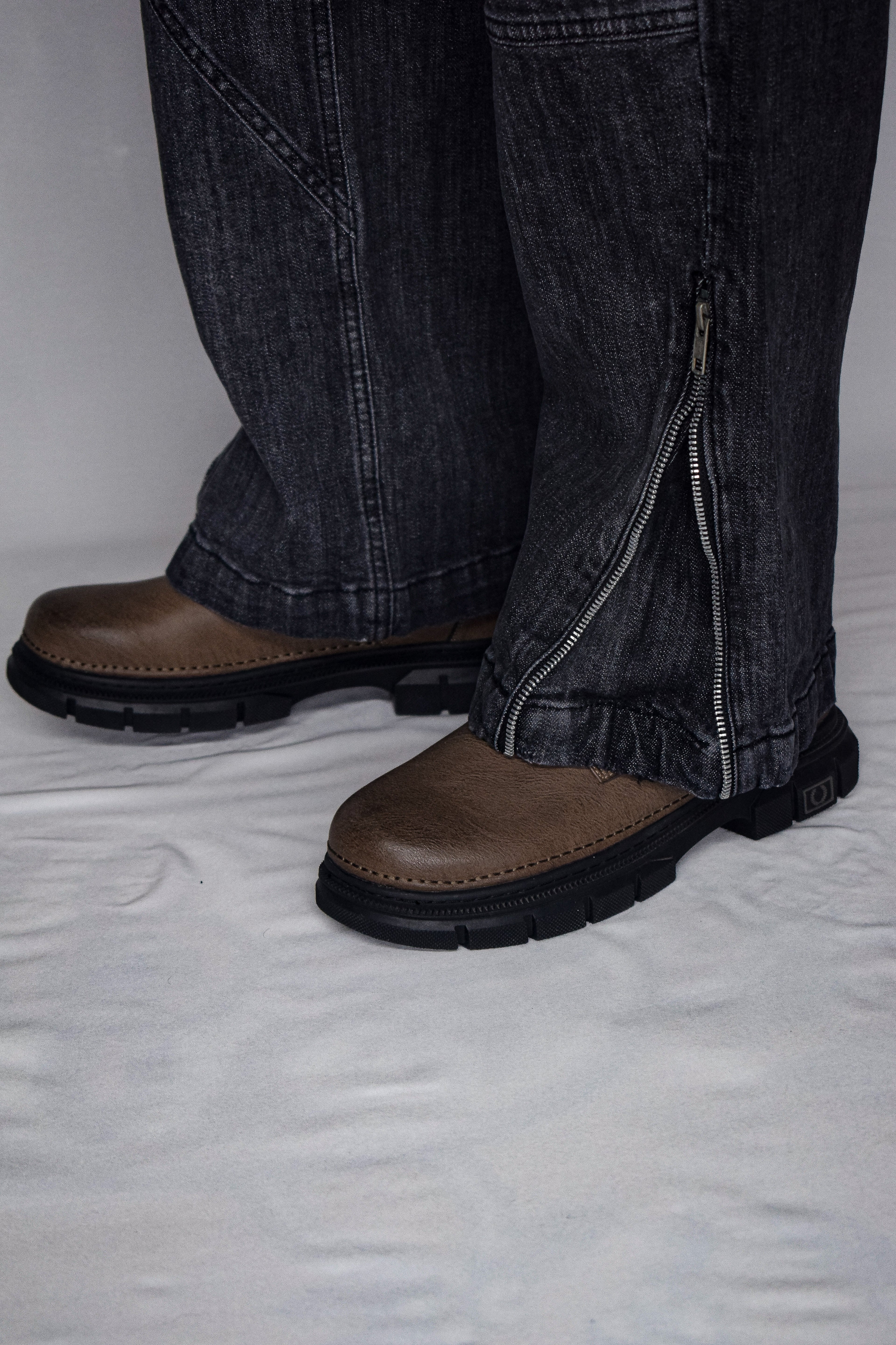 CROSS TRAIL DENIM JEANS [BLACK]